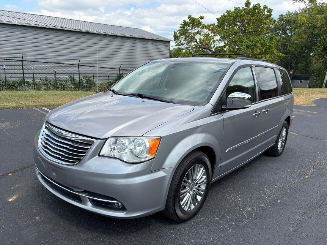 Silver 2016 Chrysler Town & Country Minivan Front-Wheel Drive Automatic